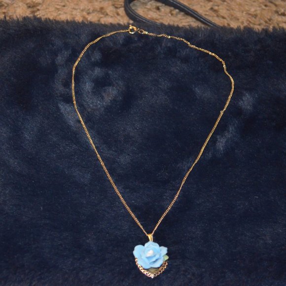 Vintage Unknown Necklace Pendant Ceramic Rose on Metal Heart Shaped Tray Chain - Picture 2 of 5